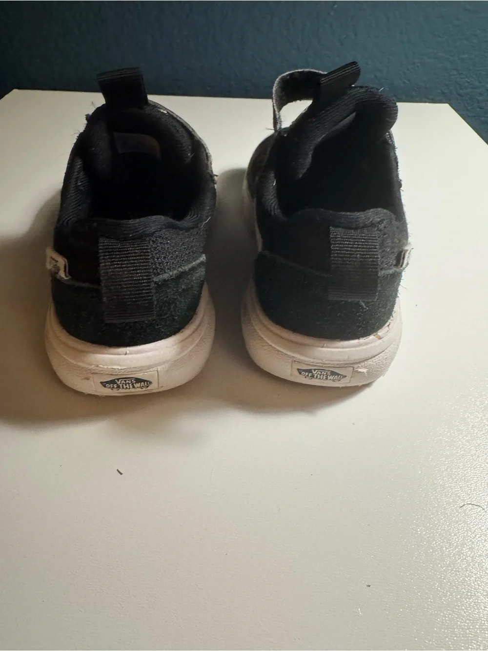 Vans Kids' Black and White Ultrarange Sneakers sz 11